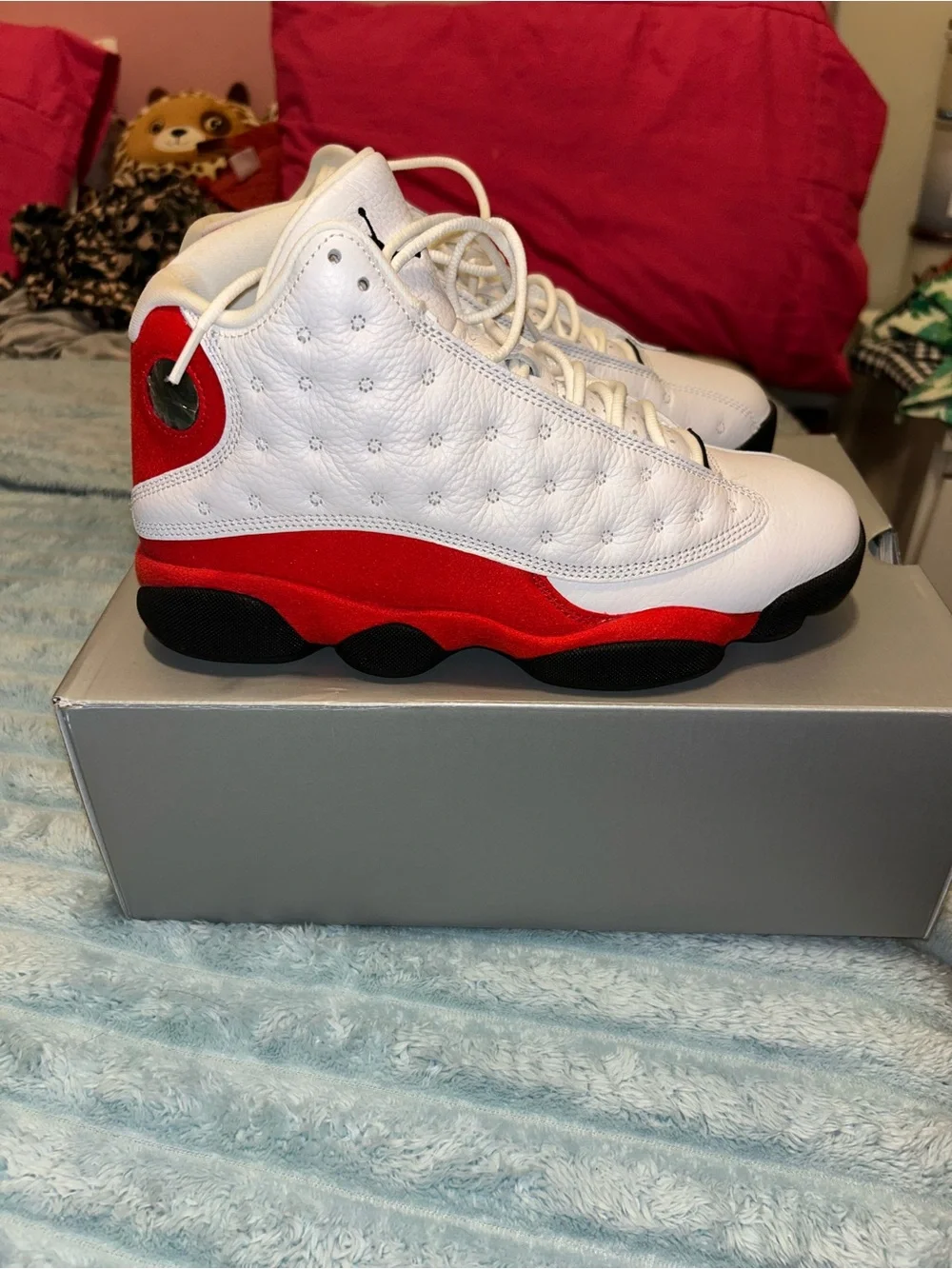 Jordan Men's White and Red Retro Basketball Sneakers